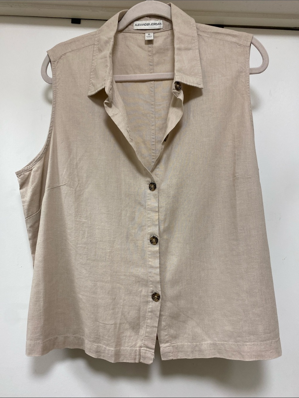 Alexander Jordan Sleeveless Button-Front Shirt in Beige